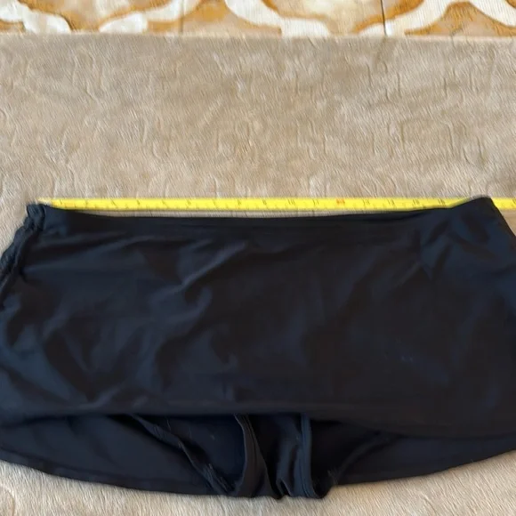 EUC Black Target Skort Swim Bottoms - Picture 4 of 7